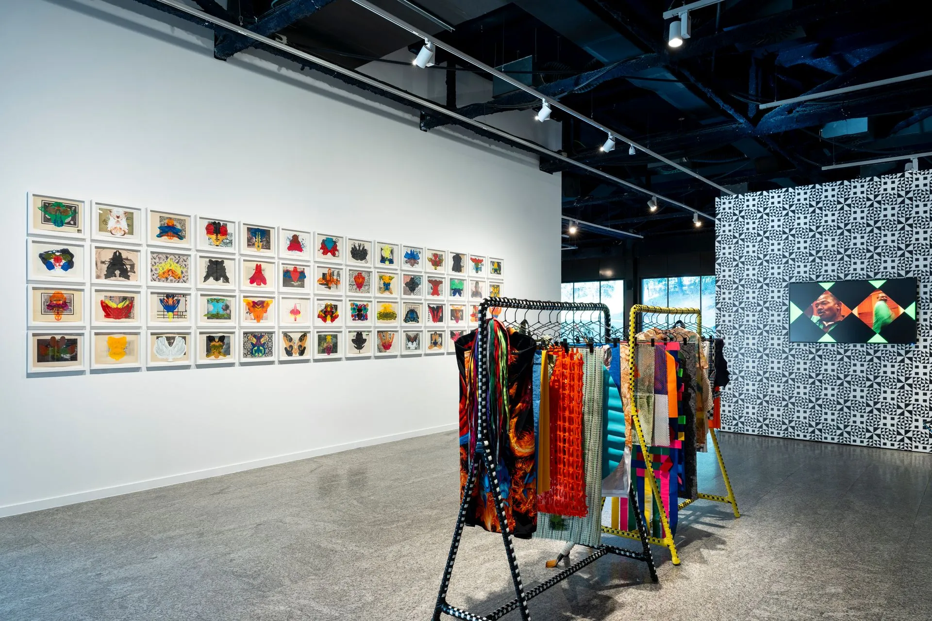 VISITA A LA EXPOSICIÓN DE QUISQUEYA HENRÍQUEZ "EL CENTRO PUEDE ESTAR EN TODAS PARTES" - 8 de Abril de 2026 - Imagen 3